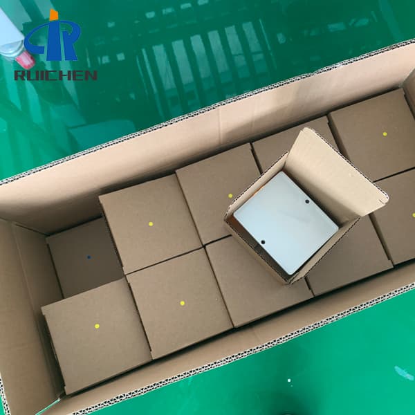 <h3>360 Degree Solar Road Stud For Park In UK-RUICHEN Solar Road Stud</h3>
